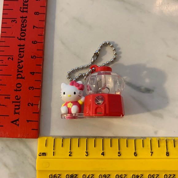 Vintage 1998 Hello Kitty Light up keychain - Picture 4 of 9